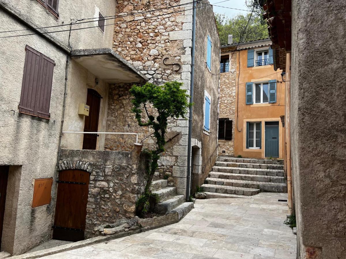 Le Vieux Chateau Aiguines Esterno foto
