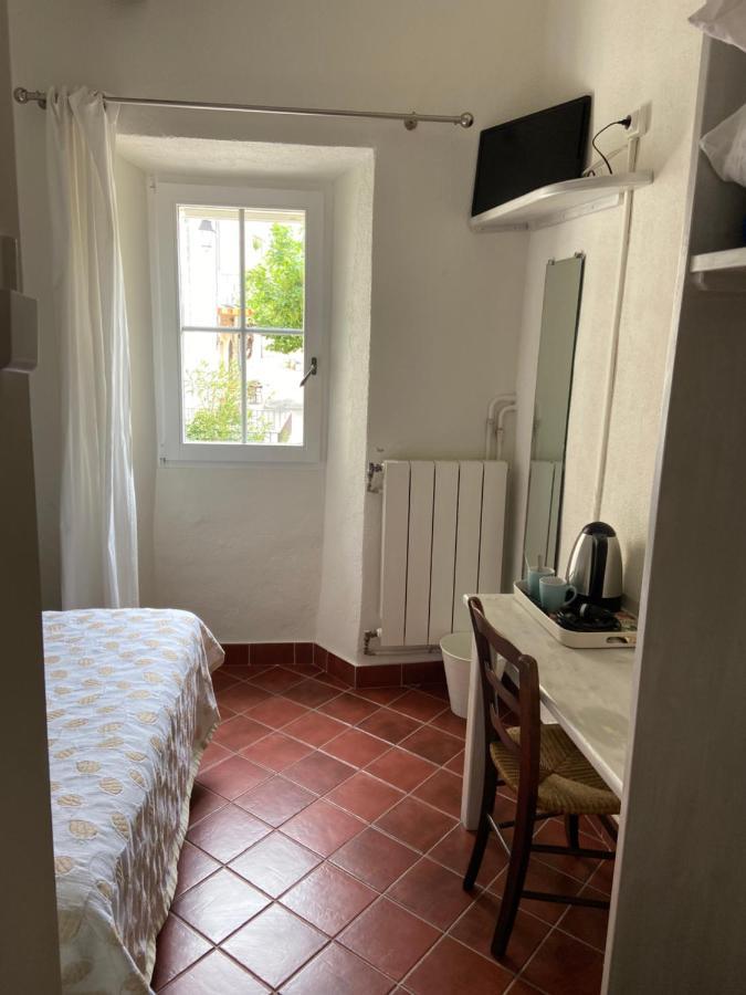Le Vieux Chateau Aiguines Esterno foto